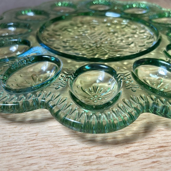 Green Glass Snowflake Etched Egg Platter - Picture 5 of 6